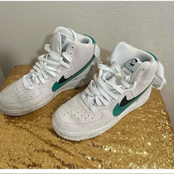 Nike Air Jordan 1 Mid shoes with a Suede & Leather - Picture 10 of 11